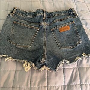 Wrangler Women's Mid Rise Shorts Size 31